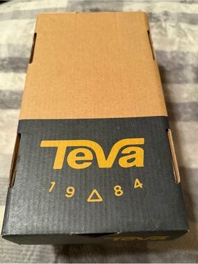 Women’s TEVA Original Universal Sandals ~ Size 6 NEW!